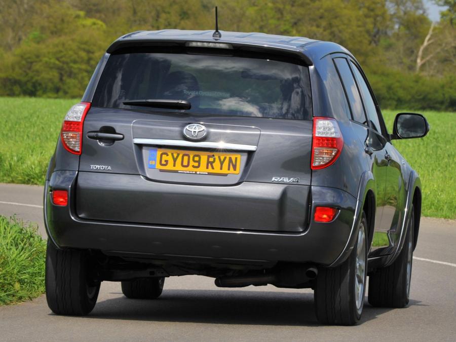  Toyota RAV4 2008 года  (UK) (фото 15 из 18)